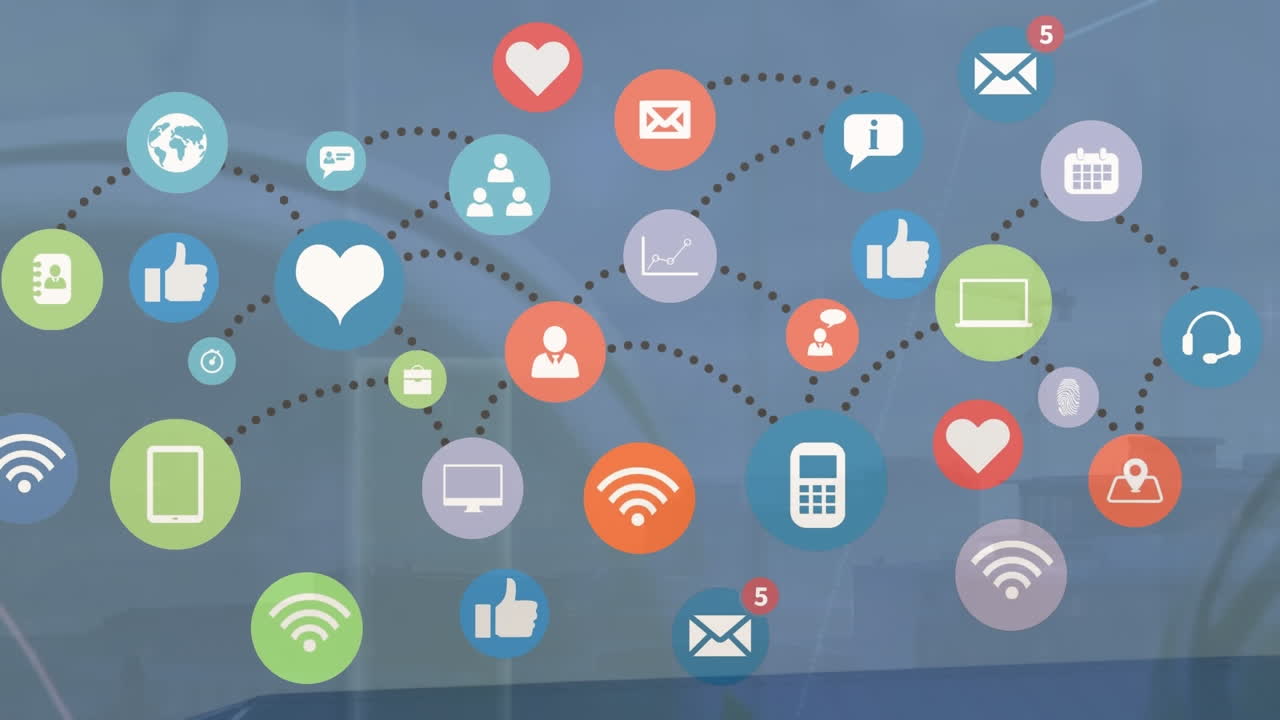 animación de una red de iconos digitales y procesamiento de datos frente a una vista aérea del paisaje urbano