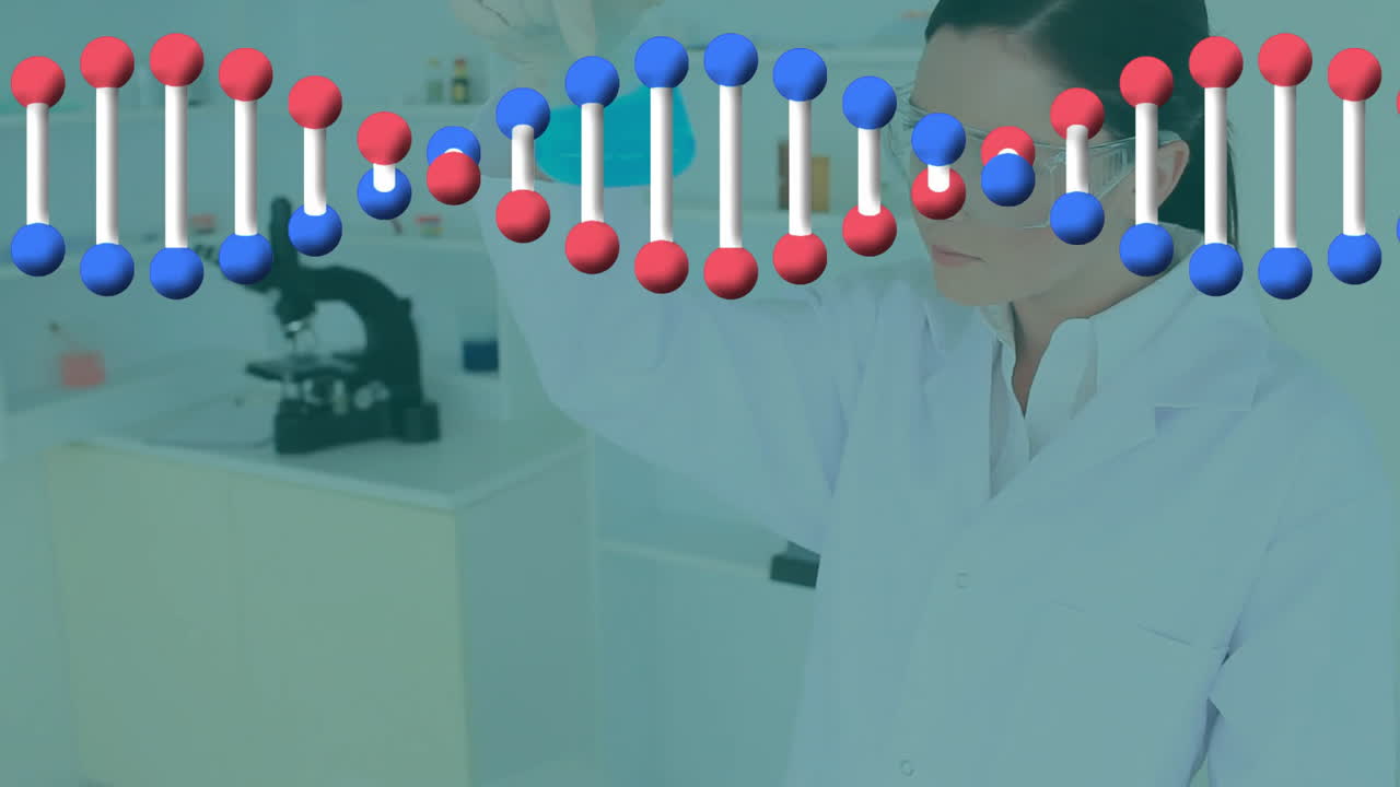 animación de una cadena de adn sobre una científica caucásica que trabaja en un laboratorio