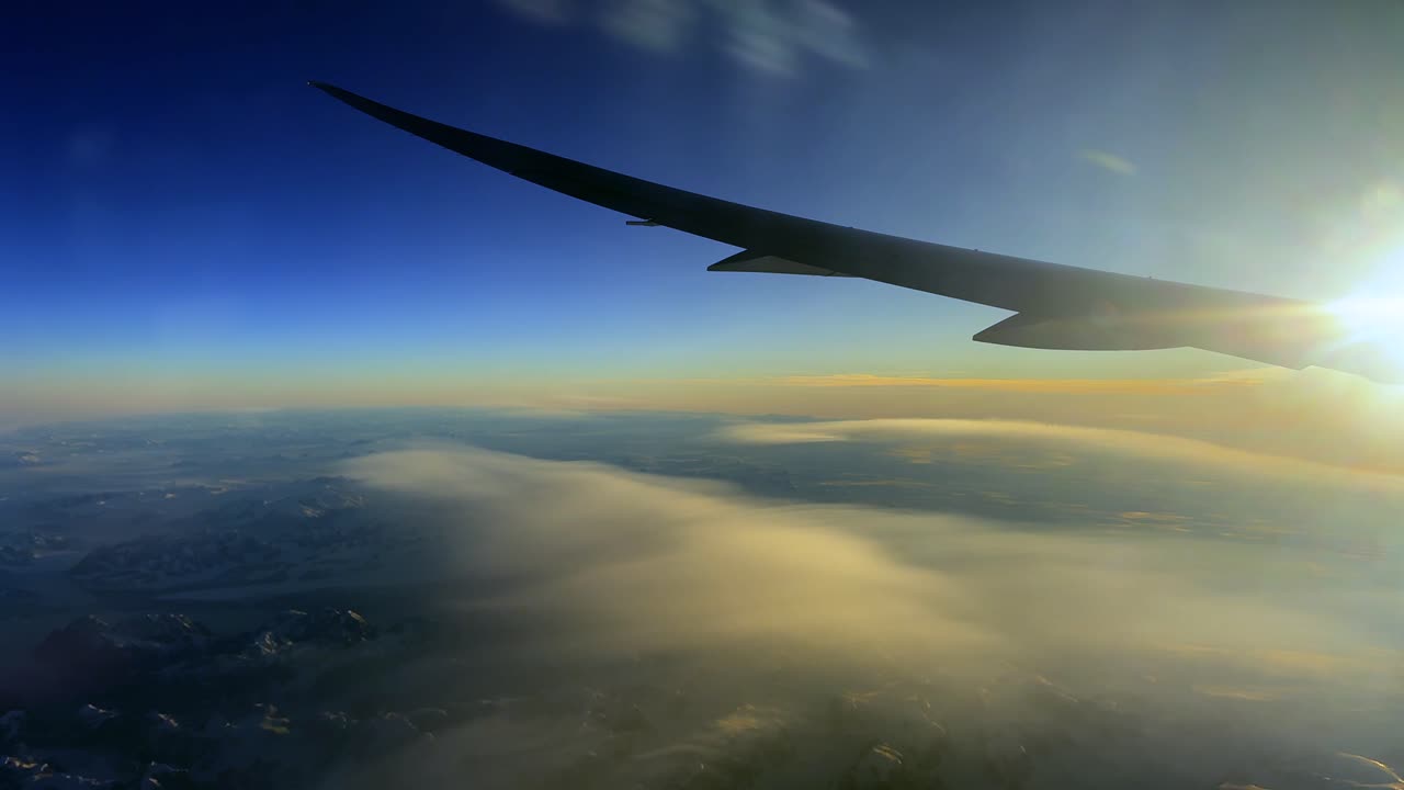 Calotte di ghiaccio della Groenlandia Polo Nord Polare Ala di aeroplano finestrino del passeggero posto a sedere Danimarca Canada Islanda Europa vista aerea Mattina autunnale pomeriggio tramonto alba Dreamliner Boeing 787 navigazione a cerchio massimo