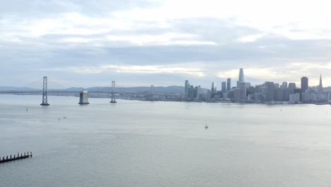 antena: vista asombrosa del paisaje urbano en san francisco, vista de drones