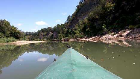 Kajakfahren-Auf-Den-Malerischen-Klippen-Und-Reflexionen-Des-Buffalo-National-River