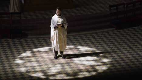 misa dominical en la iglesia grande