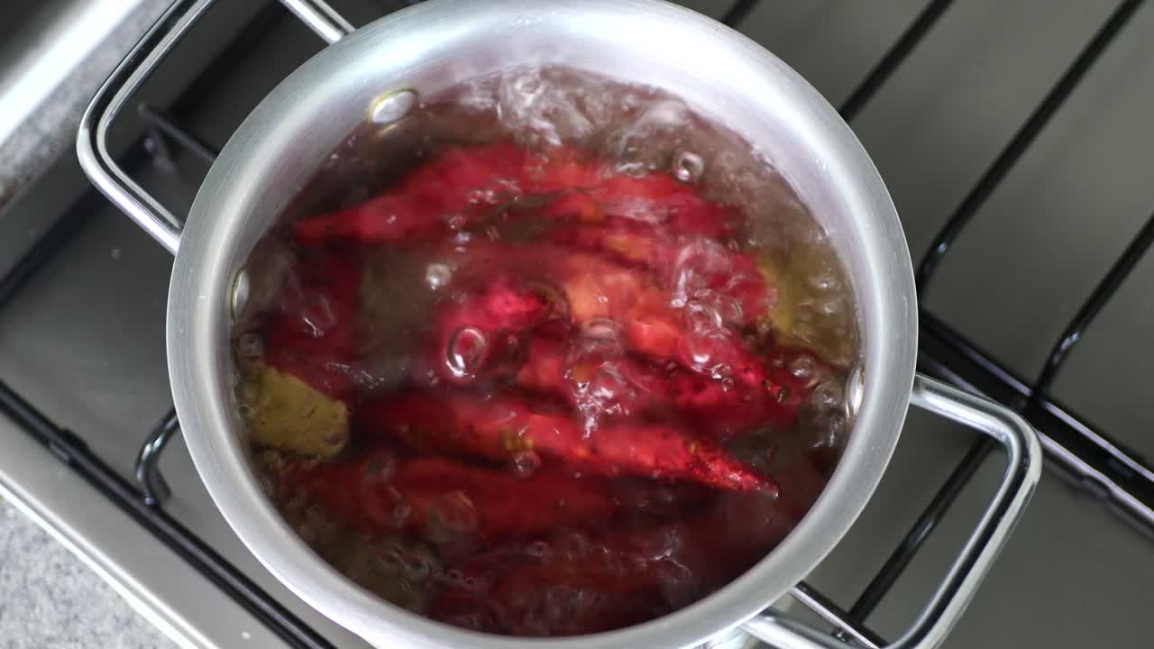 patatas dulces en ebullición