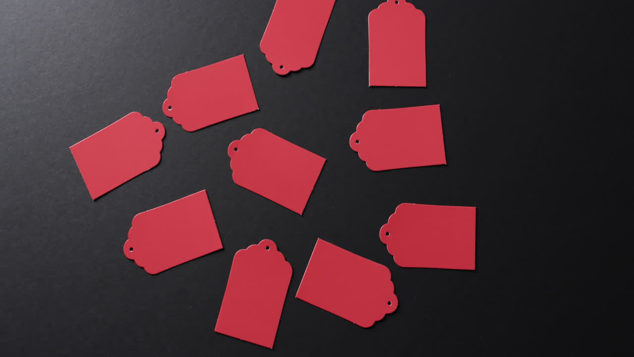 vídeo de etiquetas de precios rojas con espacio de copia en fondo negro