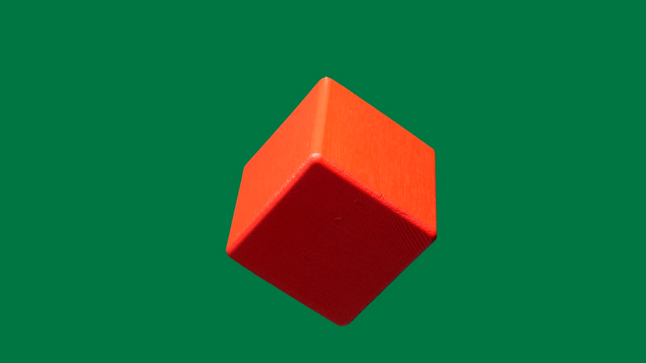 cubo rojo de madera aislado. rotación en bucle.