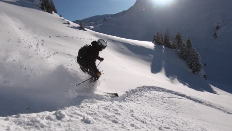 freeride skifahren bei guten bedingungen und bestem style