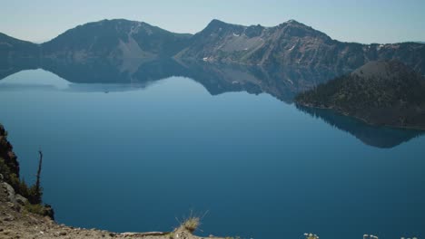 Pan-of-lake-surrounded-by-mountains-with-volcano-island-in-the-middle