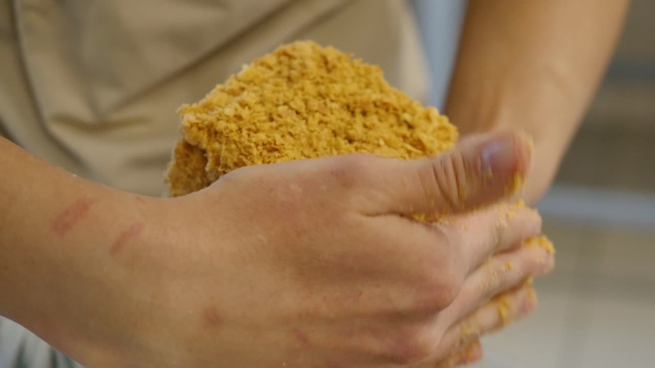 케이크를 준비하는 것