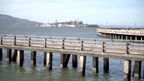 Isla-De-Alcatraz-Y-Los-Muelles-En-San-Francisco