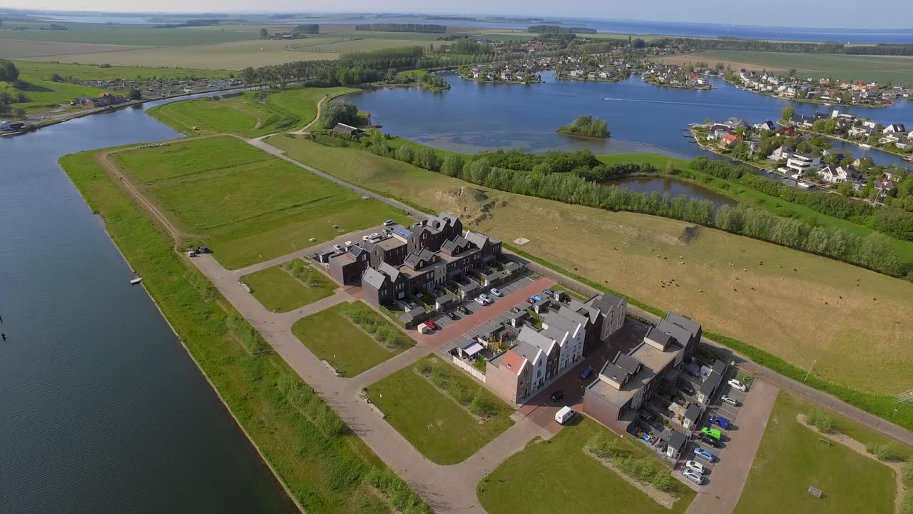 네덜란드의 괴스 미어 근처에 새로 지어진 주거 지역