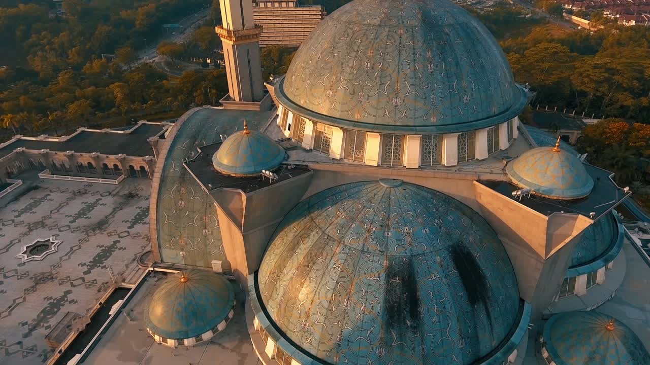 Masjid Wilayah Persekutuan.