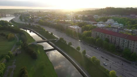 Grüner-Park-Auf-Der-Insel-Nemunas-In-Kaunas,-Litauen