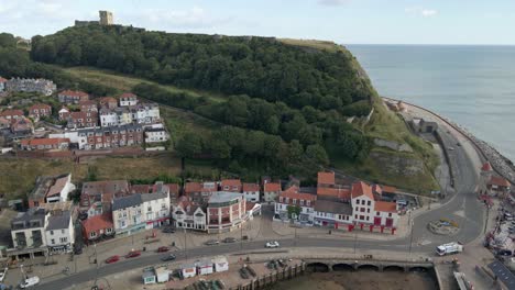 Luftaufnahme-Des-Hafens-Und-Der-Burg-Von-Scarborough