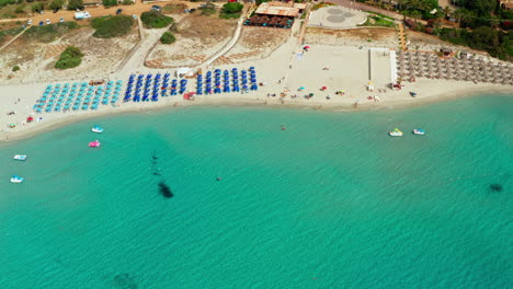 Vista-De-Pájaro-De-La-Playa-De-Villasimius-En-Cerdeña,-Italia