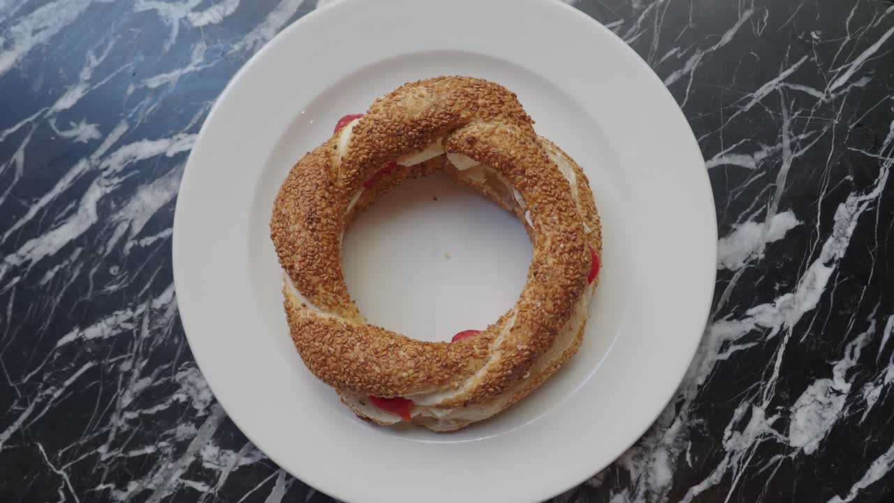 A simit on a plate
