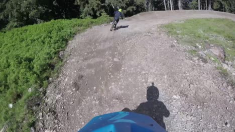 Live-Auf-Einem-Downhill-Bike-In-Österreich,-Gefilmt-Mit-Einer-Gopro