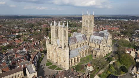 Luftaufnahme-Der-Kathedrale-Von-Lincoln,-Des-Lincoln-Minster-Oder-Der-Kathedrale-Der-Heiligen-Jungfrau-Maria-Von-Lincoln-Und-Manchmal-Der-St.-Mary&#39;s-Cathedral-In-Lincoln,-England