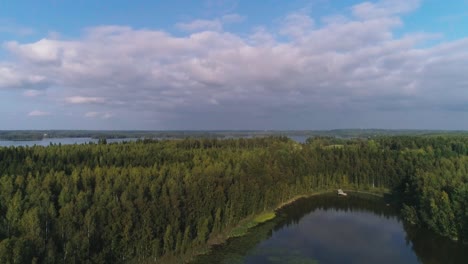 Schöne-Sommerszene-über-Verlassenem-Pier