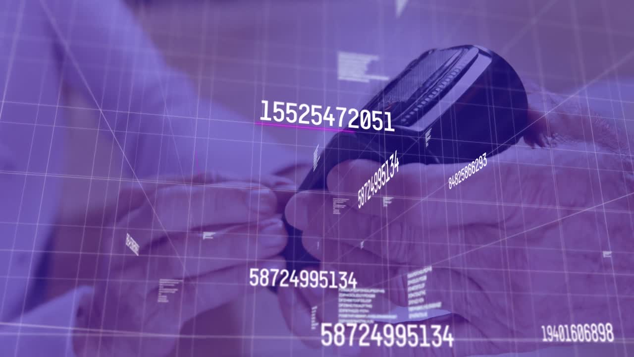 animación del procesamiento de datos sobre diversas personas que pagan con tarjeta de crédito