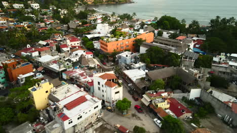 Vista-Aérea-Del-Pueblo-Costero-De-Sayulita-En-La-Costa-Pacífica-De-México-Durante-El-Amanecer