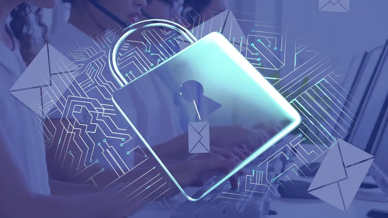 animación de candado de seguridad en línea y placa de circuito sobre personas de negocios que usan auriculares telefónicos