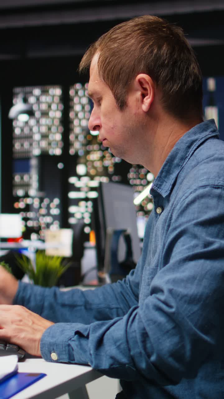 Vertical Video Designer dealing with stress and pressure to produce a virtual home layout