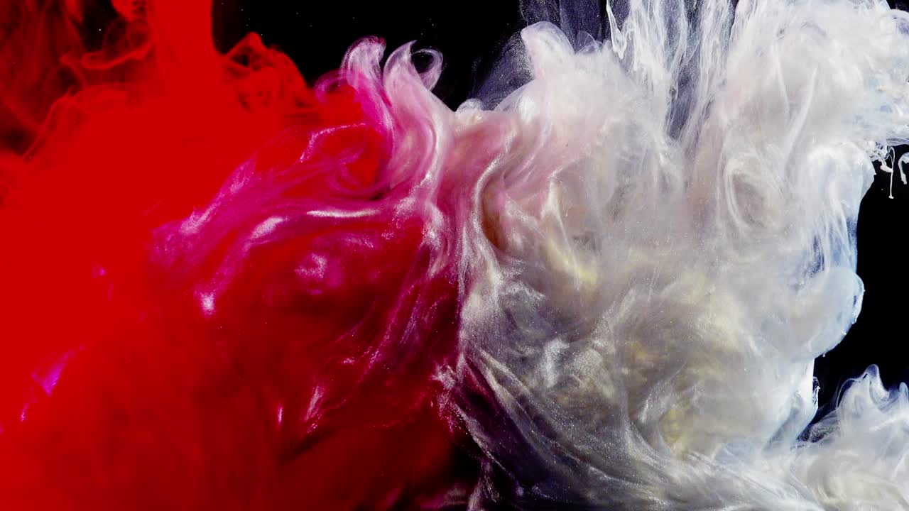 Forme astratte. Riprese su sfondo nero. Mescolanza di colori
