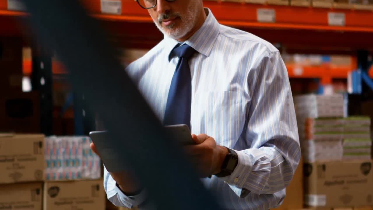 Manager using digital tablet