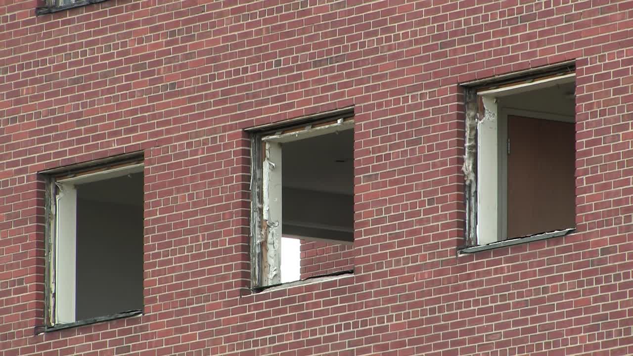 2009년 디트로이트 브루스터-더글라스 타워 중간 샷, 2014년 미국 미시간주 철거