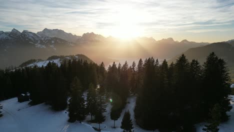 Amden-Weesen-Schweiz-Wildnis-Schönheit-Bei-Sonnenuntergang-In-Den-Schweizer-Alpen