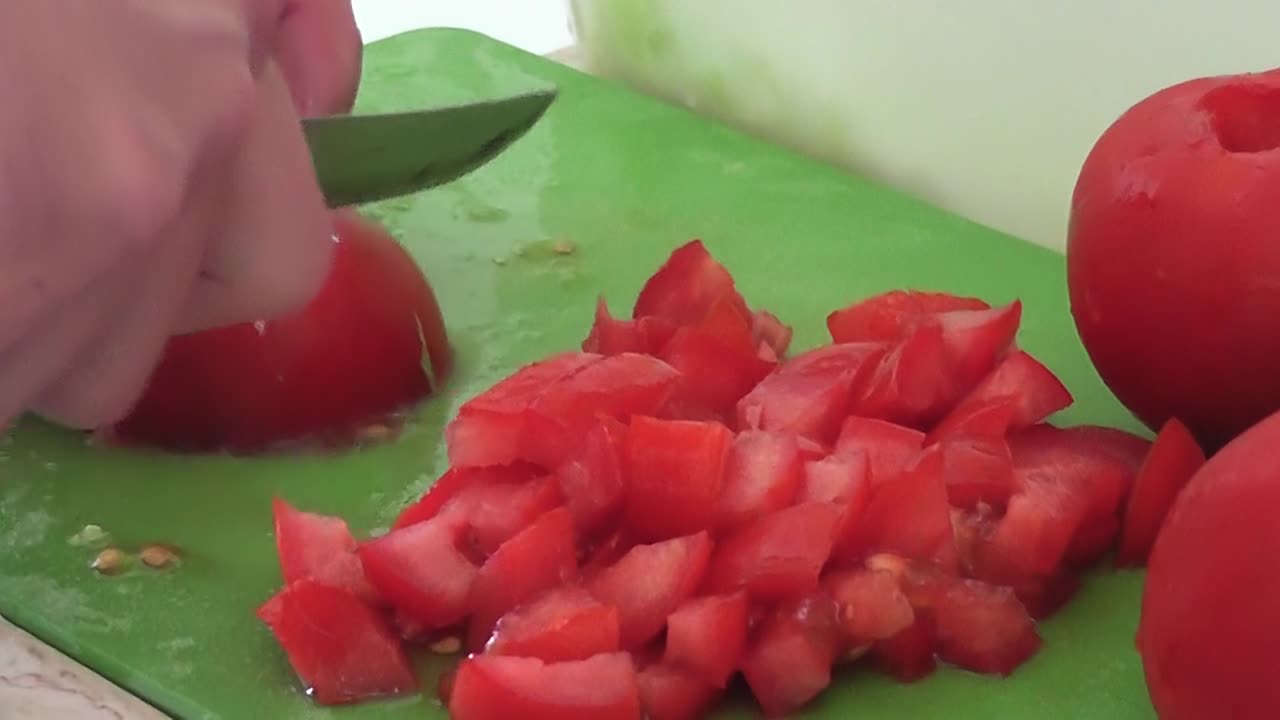 Male hands cutting tomatoes