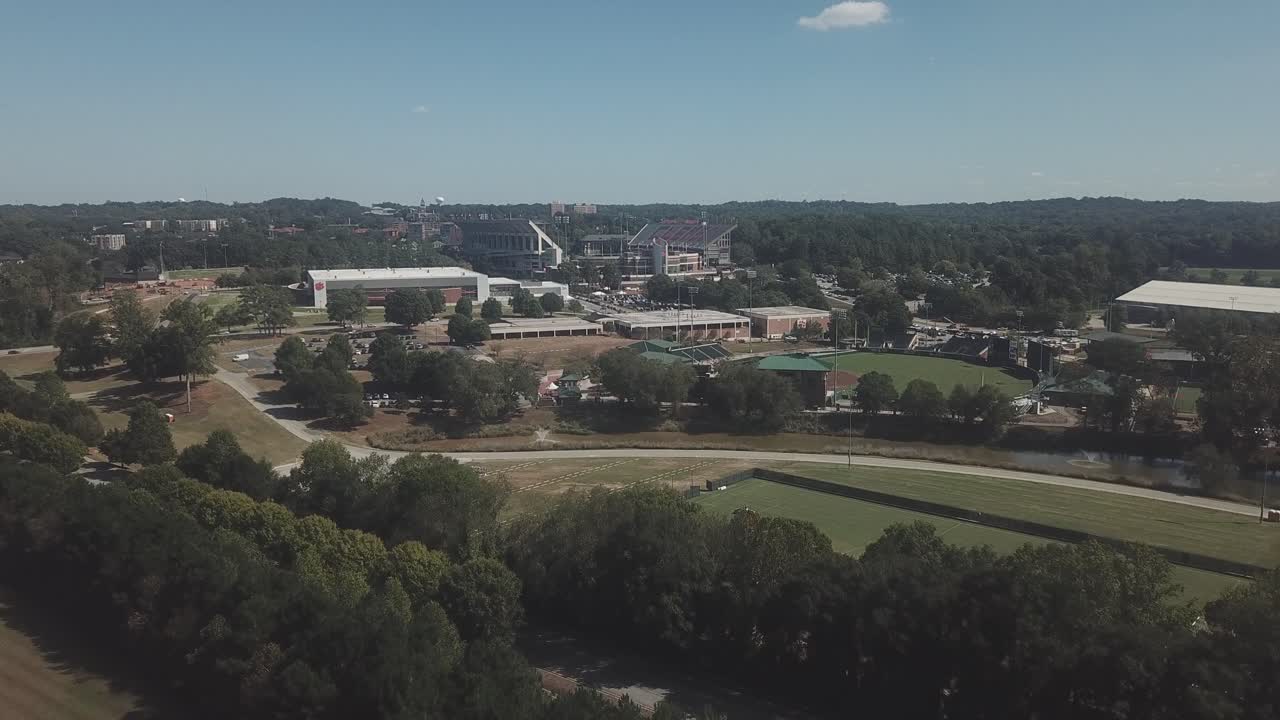 Avanzata aerea lenta nella Death Valley di Clemson in 4K