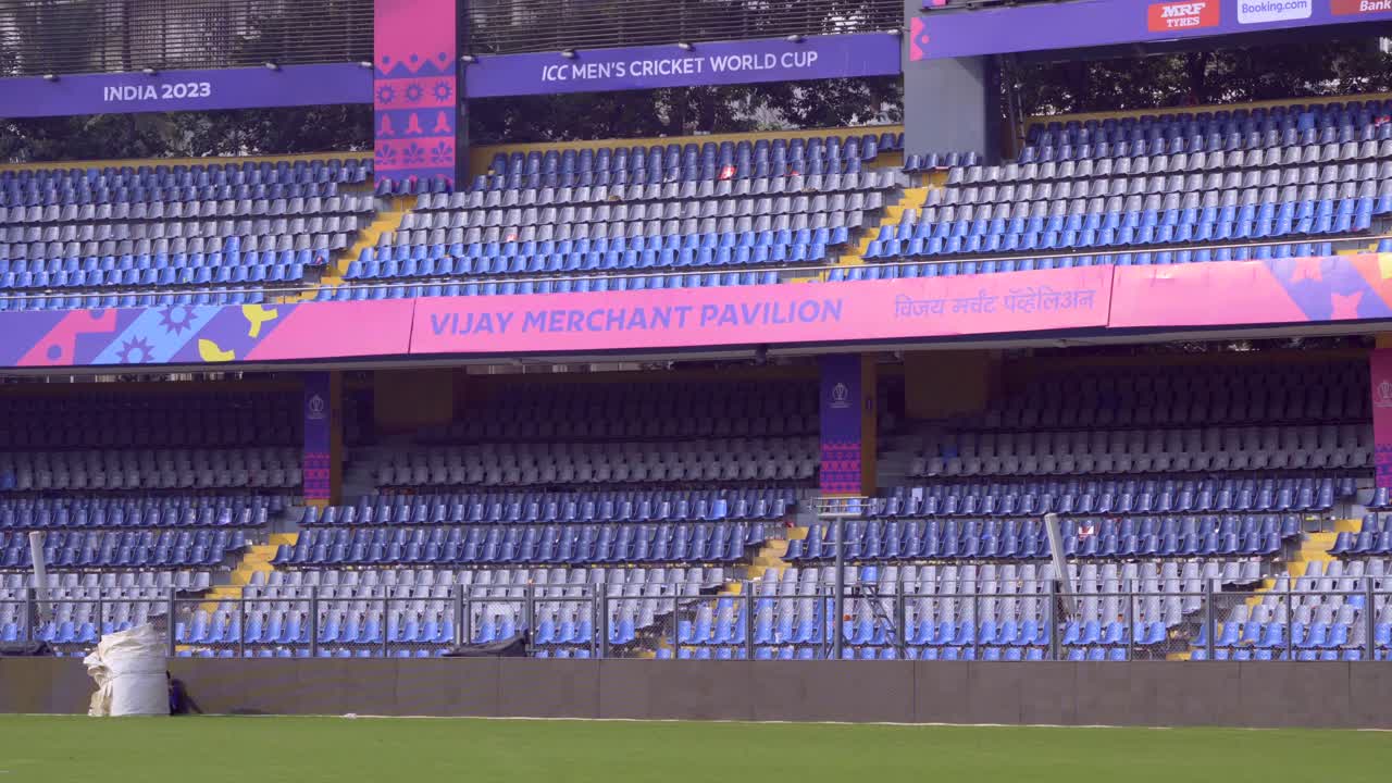 vijay merchant pavilion se encuentra en el estadio wankhede en mumbai.