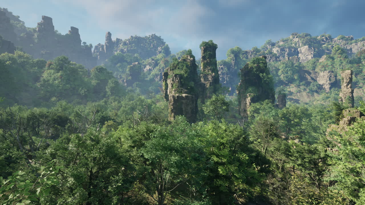 пышный зеленый лесный ландшафт с высокими скальными образованиями