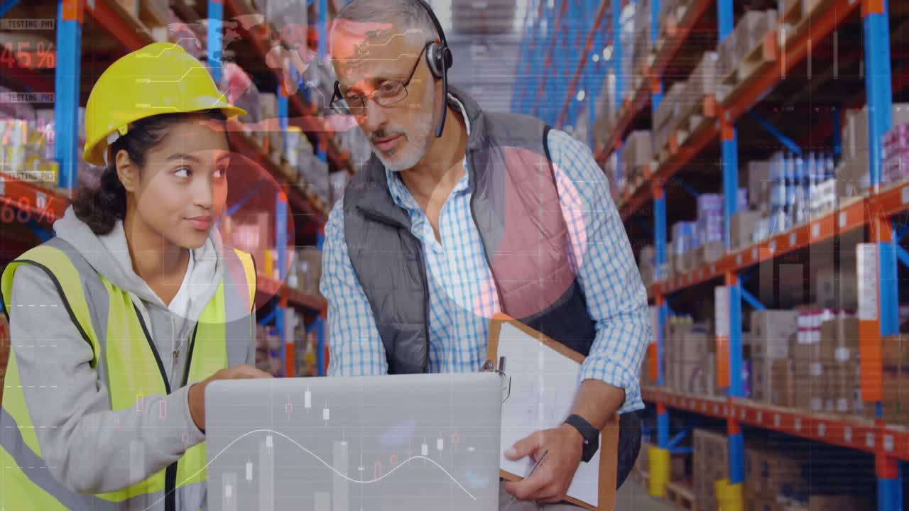 Animación del procesamiento de datos sobre personas trabajando en un almacén