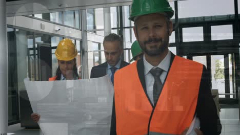 animación del procesamiento de estadísticas sobre los planos de mantenimiento de arquitectos masculinos y femeninos en el sitio de construcción