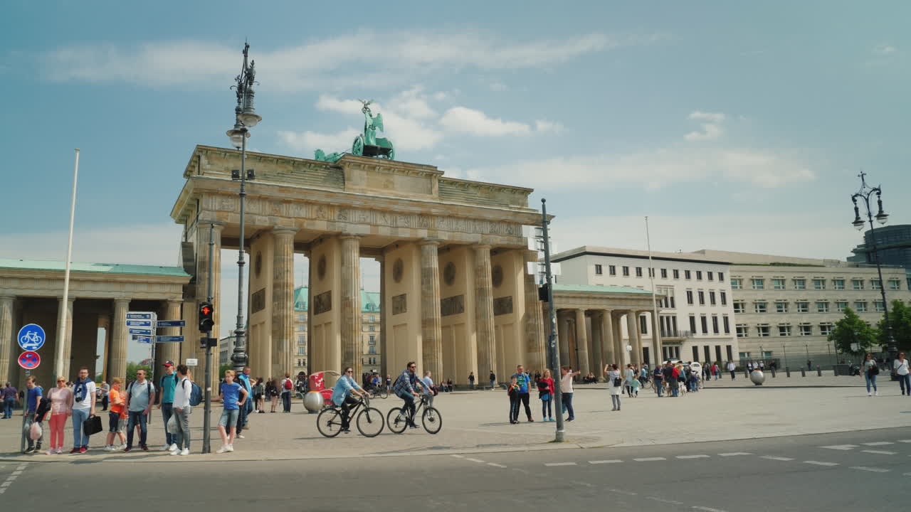 camino por la puerta de brandenburgo berlín