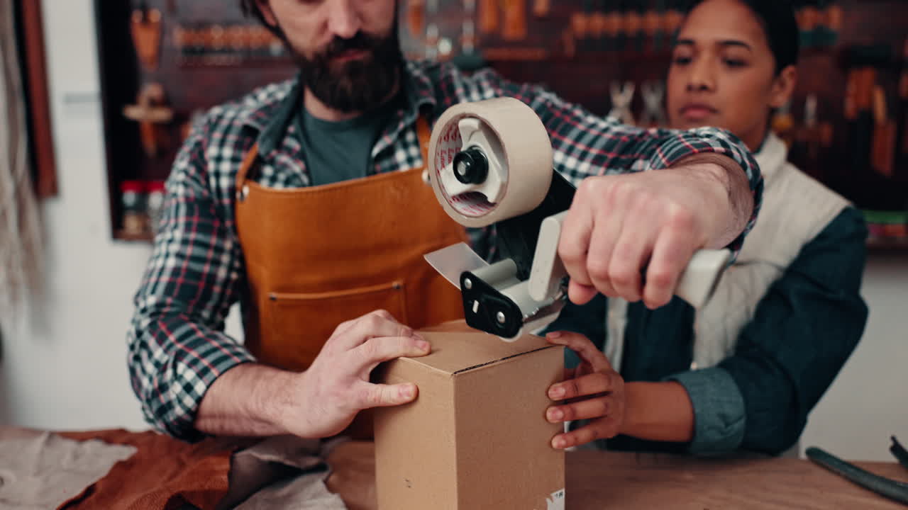 생산, 가죽 작업실