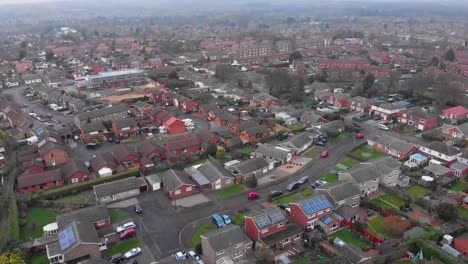 Toma-Aérea-De-Drones-Grantham-Panorámica-Hacia-Atrás-Lincolshire-Nublado---Soleado-4k