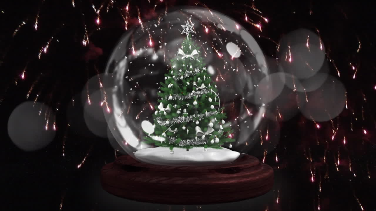 블랙 배경 에 폭발 하는 불꽃놀이 에 대항 하여 눈 구름 에 있는 크리스마스 트리 주위 에  ⁇ 는 별