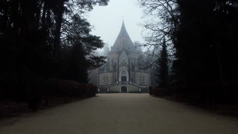 A-mysterious-and-captivating-tomb-in-the-morning-fog