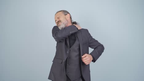 los hombros del hombre de negocios duelen.