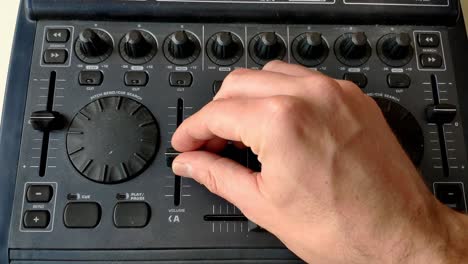 a dj interface for dj'ing from computer is seen