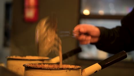 hacer té en el horno, agitar el té