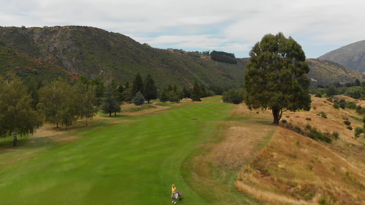 slowmo - 뉴질랜드 골프장 상공 비행 - 항공