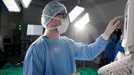 médicos, una máquina digital o un monitor cardíaco