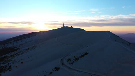 gran vista aérea sobre el lado sur de la cumbre de mont ventoux
