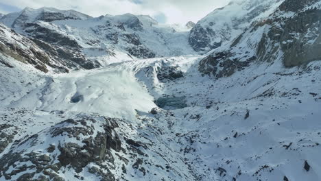 glaciar morteratsch en un frío y soleado día de invierno