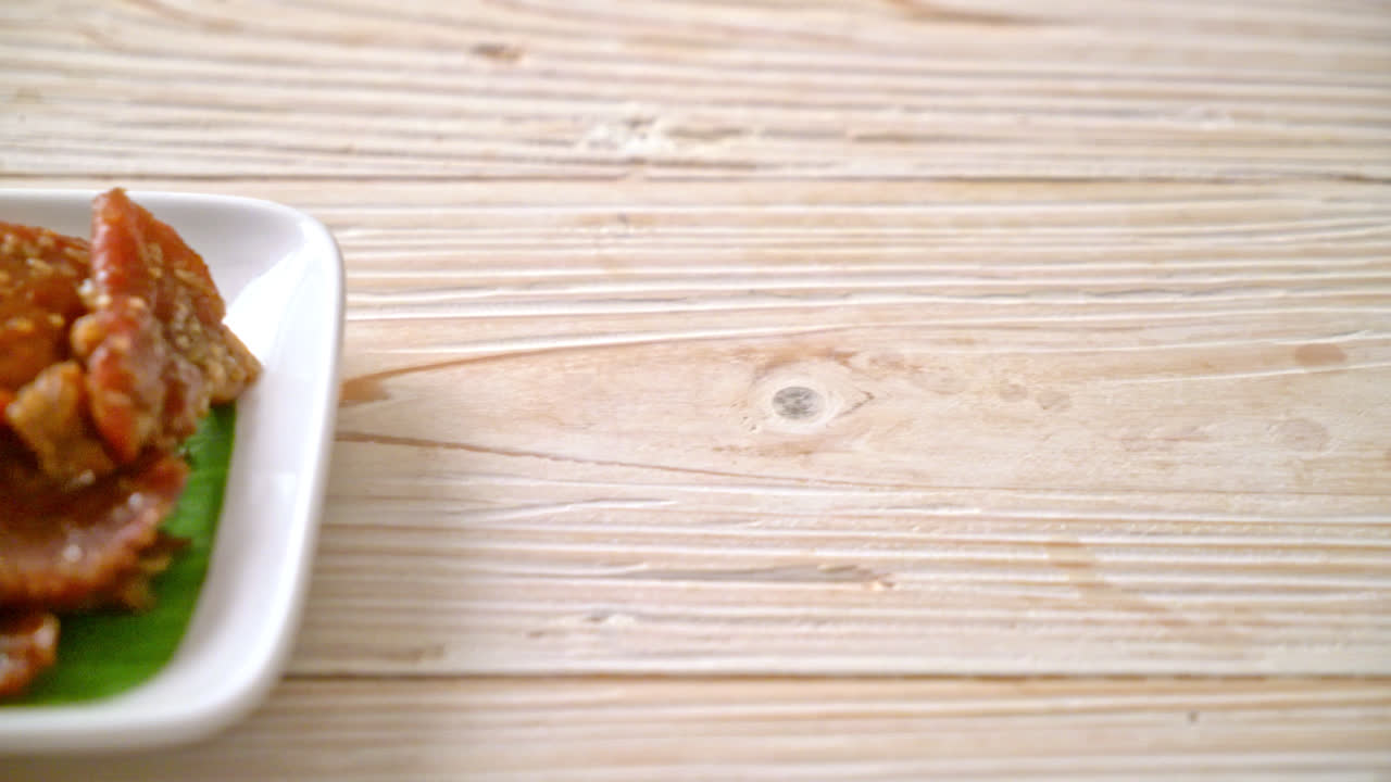 Carne de cerdo secada al sol con salsa