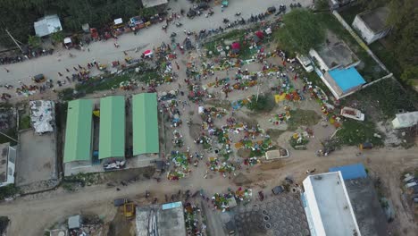 Primer-Plano-De-Un-Dron-Aéreo-De-Un-Mercado-Local-En-India,-Asia